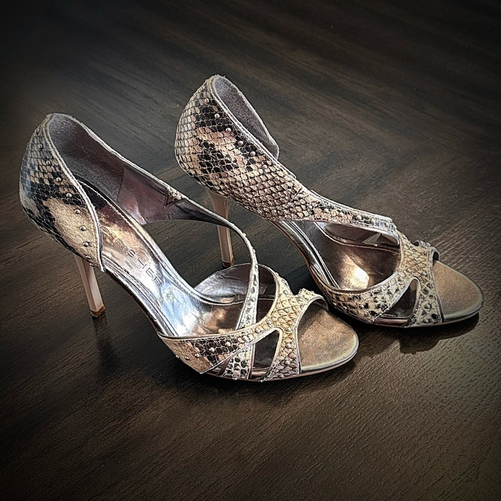 Marc Fisher Faux Snakeskin Studded Silver Tan Black‎ Heels Size 8.5 Mob Wife